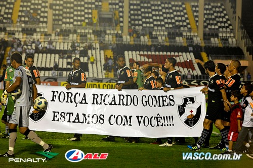 Jogadores do Vasco prestam homenagem a Ricardo Gomes - Foto: Flickr/crvascodagama